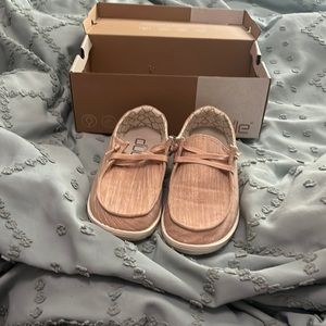 Hey Dude Wendy Loafer Shoes in Sparkling Rose Gold, Size 7